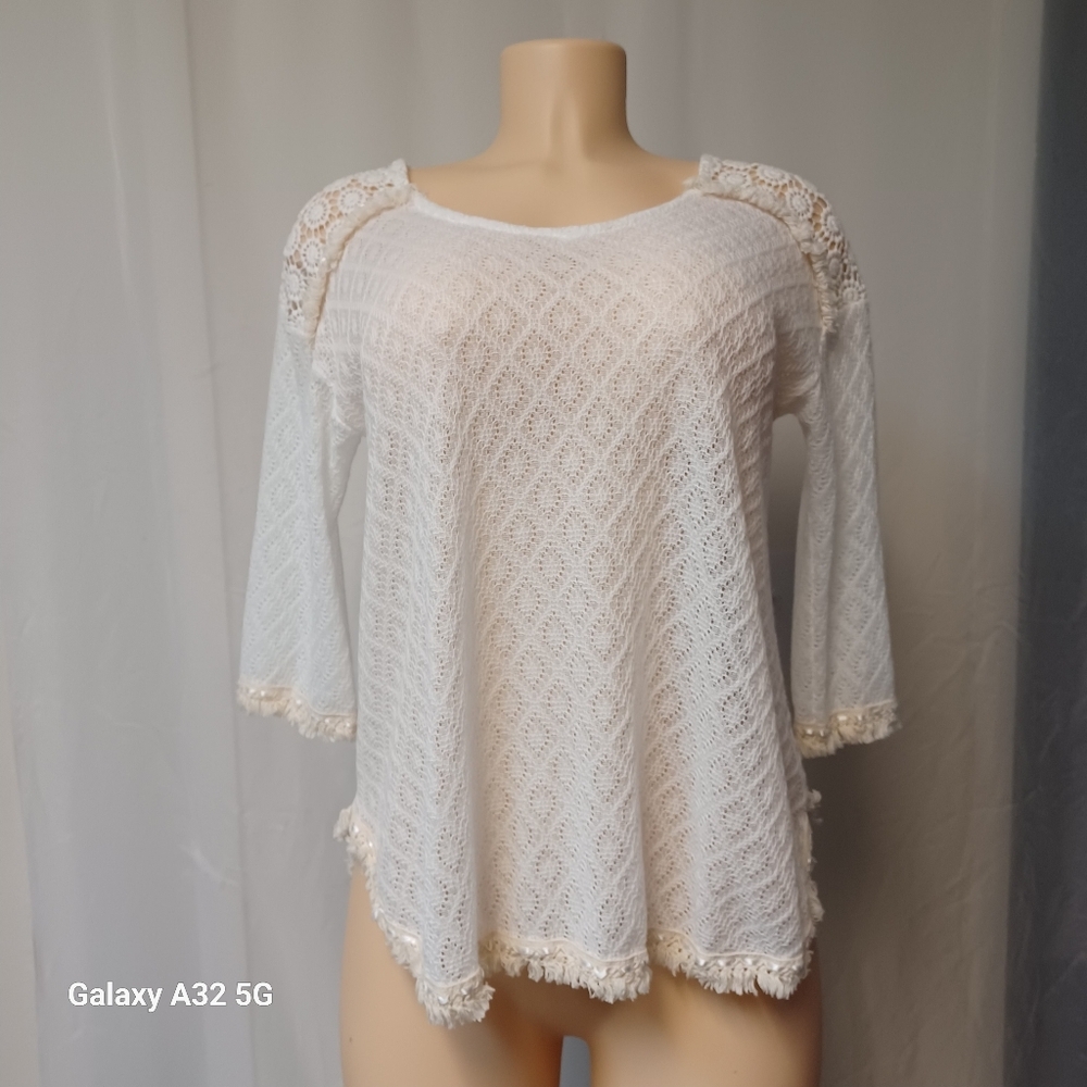 Curio New York Size Pm Elegant White Lace Blouse